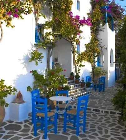 佩拉格斯一室公寓酒店 4*