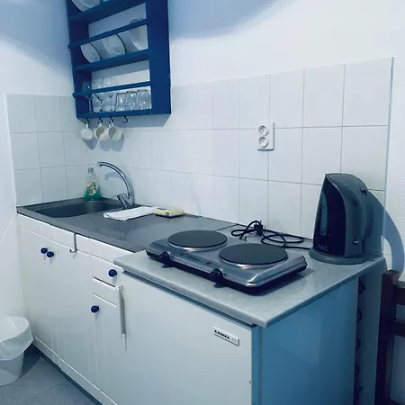 佩拉格斯一室公寓酒店 4*